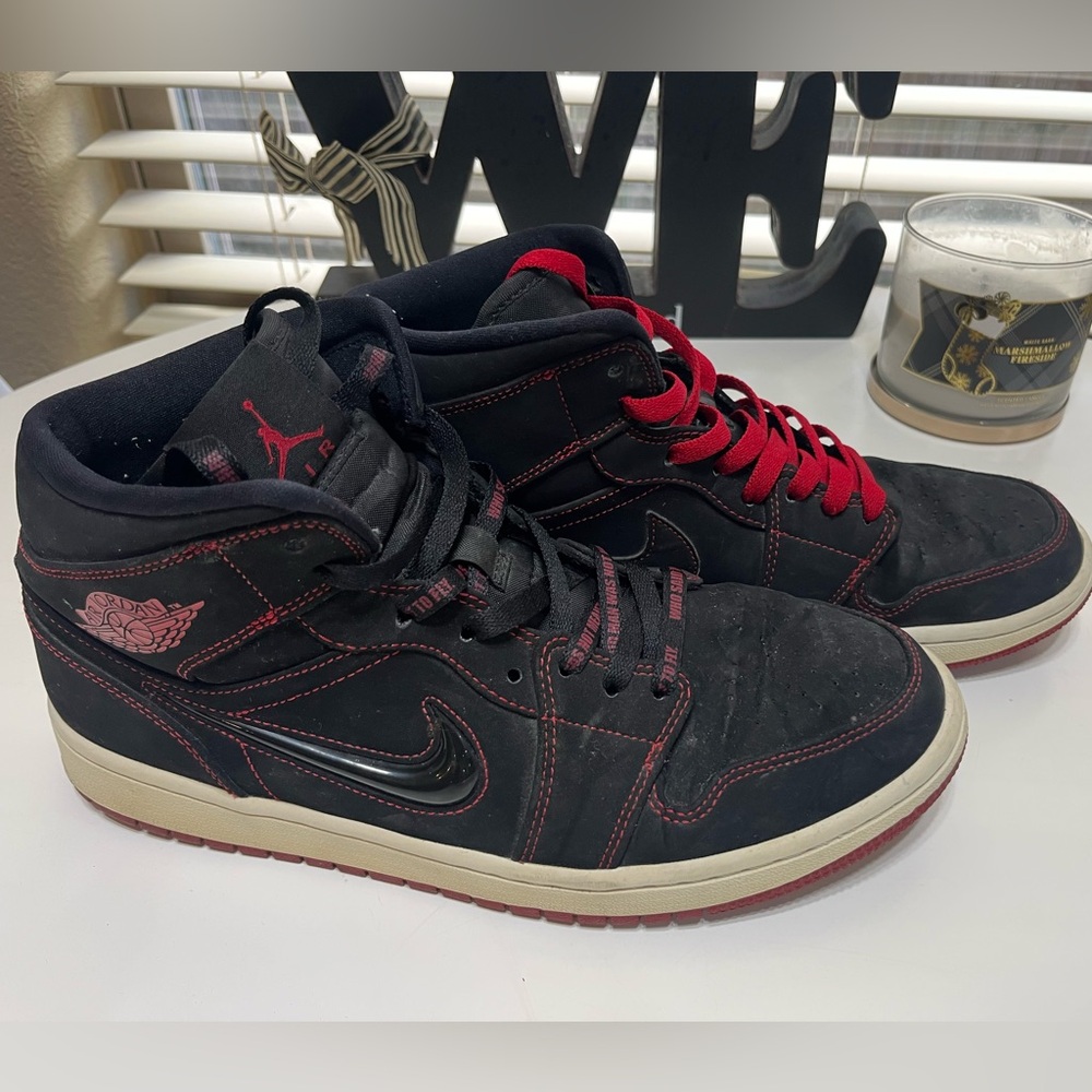 Nike Air Jordan 1 Mid SE Come Fly With Me (GS) Men’s size 10